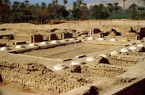 http://sobreegipto.com/wp-content/uploads/2009/08/amarna.jpg